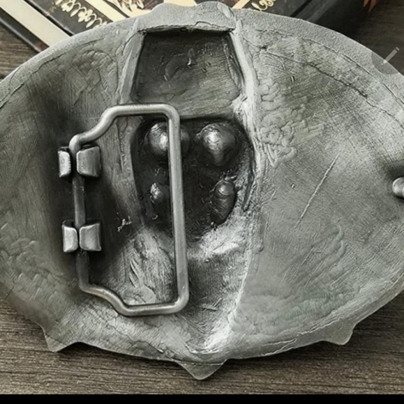 New unique Western cowboy skeleton skull rifle belt buckle approximately 3.75 in - Picture 2 of 2